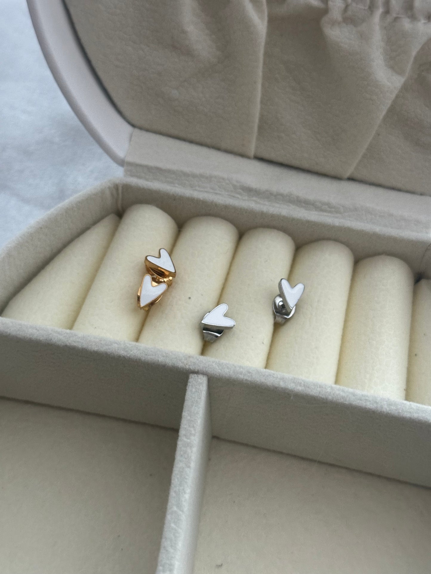 Sí, conmigo Studs