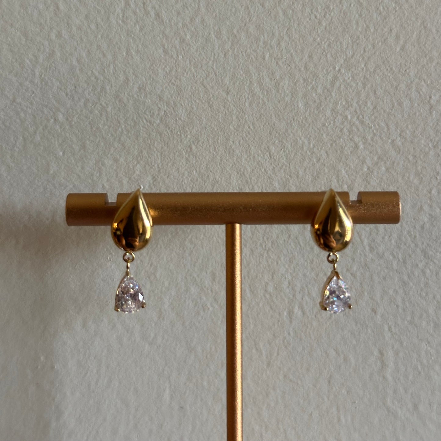 Lluvia Earrings | Gold Teardrop Drop Earrings