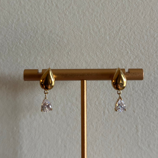 Lluvia Earrings | Gold Teardrop Drop Earrings
